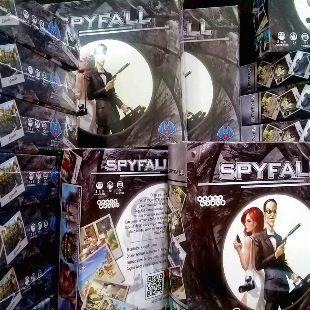 EdDragonAzul's tweet image. "El pez por la boca muere" se dice.. y este juego no es la excepción! Cuidadosamente el espía tendrá que pasar desapercibido e intentar obtener la información para ganar! Miradas sospechosas, preguntas capciosas y mucha diversión!  Podés jugarlo con amigos o con la familia