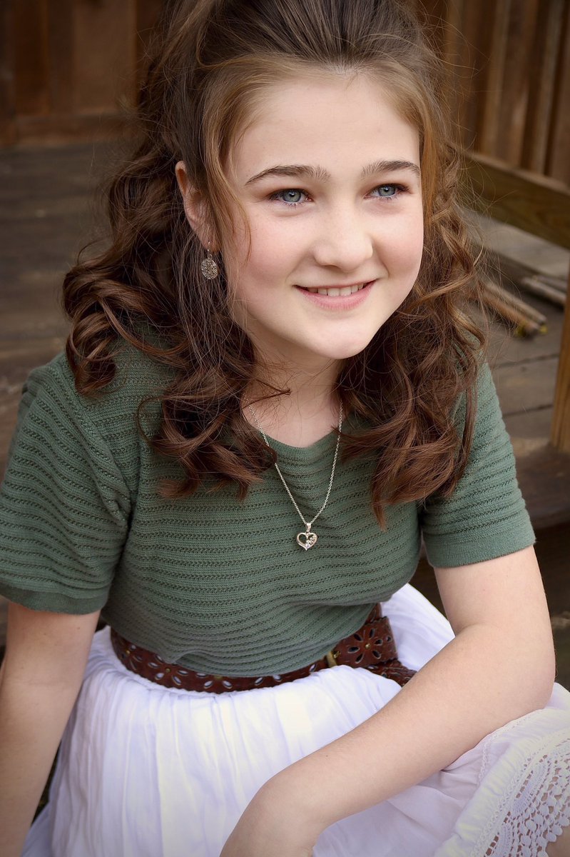 JOY TO THE WORLD! And what JOY this precious sister has brought to our family for the past 13 years! 💛 Wishing her the happiest, merriest and brightest birthday yet! #happybirthday #birthdaygirl #decemberbaby #joyanna #sister #family #13yearsold