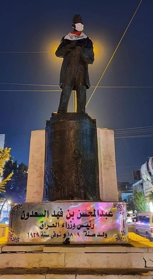 عندما تصبح الكمامة رمزا للثورة 
تعرف مدى التلوث والفساد ⁦🇮🇶⁩

#العراق_ينتفض