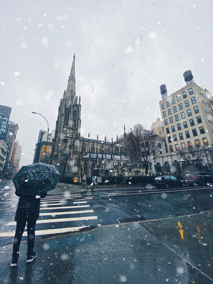 55mmbae's tweet photo. nyc snow day 🌨 ig: queenofvacay 
Shot on iPhone https://t.co/0ZKtHhzPJP