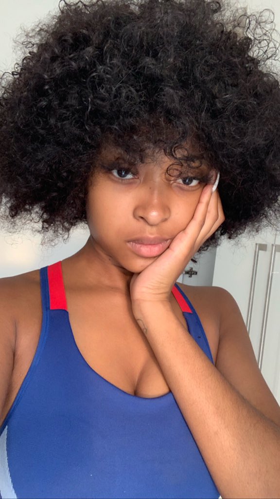 TsakisaniM's tweet image. Mood: 
Bare face, messy hair.