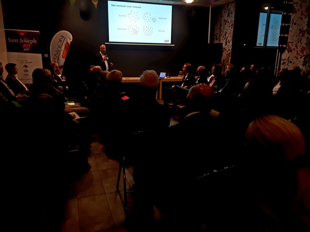 JanineVerhoef's tweet image. Dannenberg over inclusieve samenleving #woontwente tijdens RVC netwerkbijeenkomst. Recht op wonen voor iedereen. Onze primaire focus is de maatschappelijke opgave.
Hoe kijkt de RVC hiertegenaan? 
En wat betekent dat voor de toezichthouder? Met @TheodeBruijn @Dick_Mol @john_olde