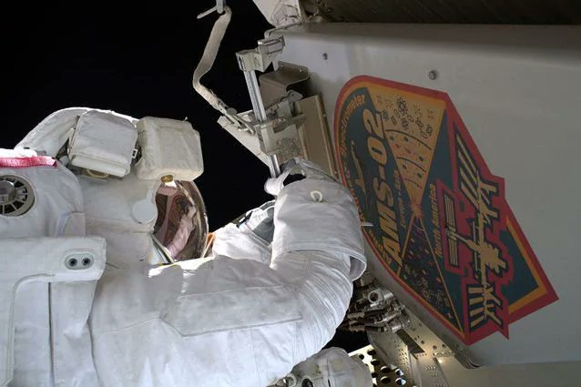 Luca Parmitano ha montato il nuovo sistema di raffreddamento del cacciatore di antimateria Un lavoro lungo e non facile che ha avuto quali principali attori l’italiano Luca Parmitano e il gran parte italiano AMS02 globalscience.it/15876/video/il… <a href="/astro_luca/">Luca Parmitano</a> <a href="/INFN_/">INFN</a> #AMS02 <a href="/ESA_Italia/">ESA_Italia</a>