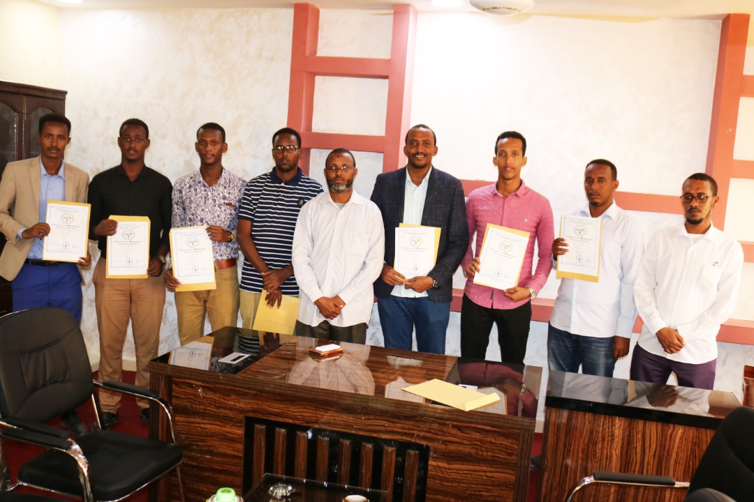 STS2024's tweet photo. Mohamed Abdi Waberi, the vice chairman of Puntland Chamber of Commerce today presented recognition and membership certificates to young Entrepreneurs and Startups who were finalists on the Somali Tech Summit 2019 in Bosaso. https://t.co/F98tDfkyJ6