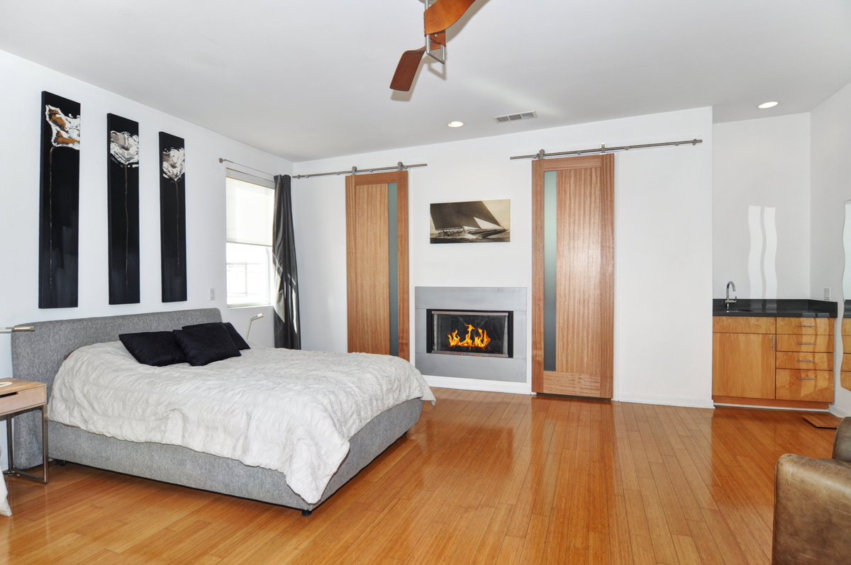 juools's tweet image. RARE FIND! LOFT/CONDO ,Multi-Level, Luxury &amp;amp; Privacy, Arts District/East Village! 1,421 SF, Built in 2008, 4 Unit Complex, Roof Top Deck, RARE Attached Garage! 1.5 BA. Turn-Key, open floor plan, Breathtaking 20 Ft. ceils, PET FRIENDLY + LOW HOA. $659,000. Julie Meraz 562.277.7866