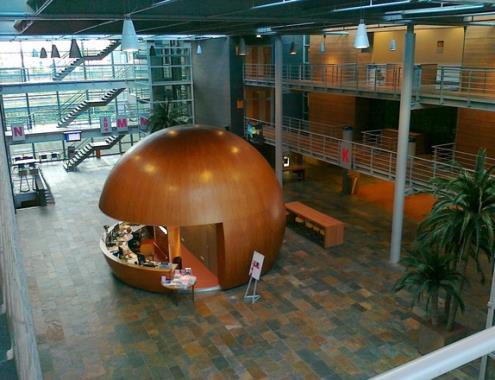 ipjanssen78's tweet photo. Trots! Studenten Business Studies van #Inholland #Haarlem denken mee over de economische toekomst visie van @gemeentehaarlem
 https://t.co/Esy6EZknT5 https://t.co/S2ASasKHT4