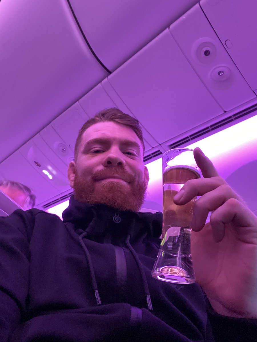 New contract. Main event. Cheers! See you soon New Zealand 🇳🇿! #mainevent #LFG #PHILLY