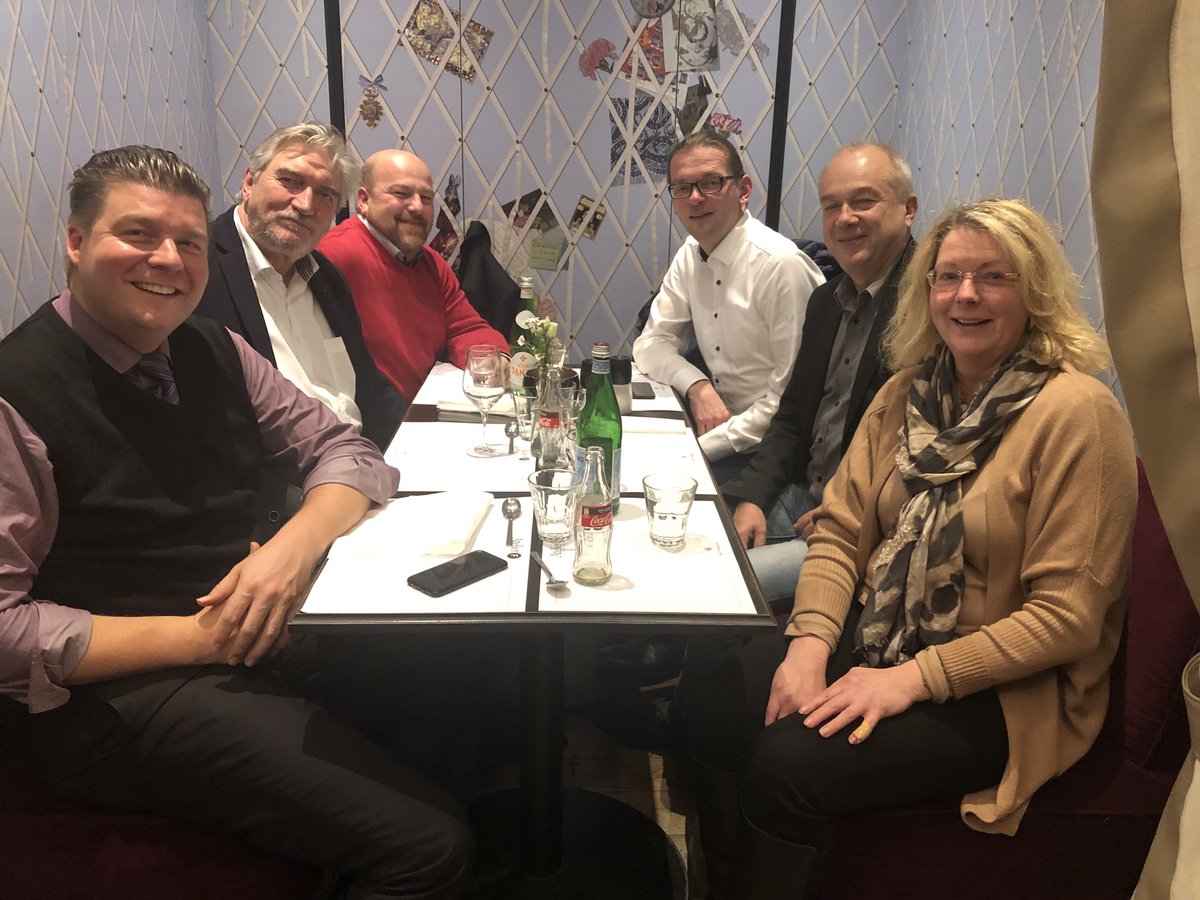 Feste feiern &amp; feste arbeiten 🍾🎉🎊 - SPD-Fraktionsweihnachtsfeier im Atelier F u.a.mit ⁦@Arno_munster⁩, ⁦<a href="/pochnicht/">Lars Pochnicht</a>⁩, ⁦<a href="/frank_schmitt/">Frank Schmitt</a>⁩, Martina Köppen und Uwe Lohmann. Prost!