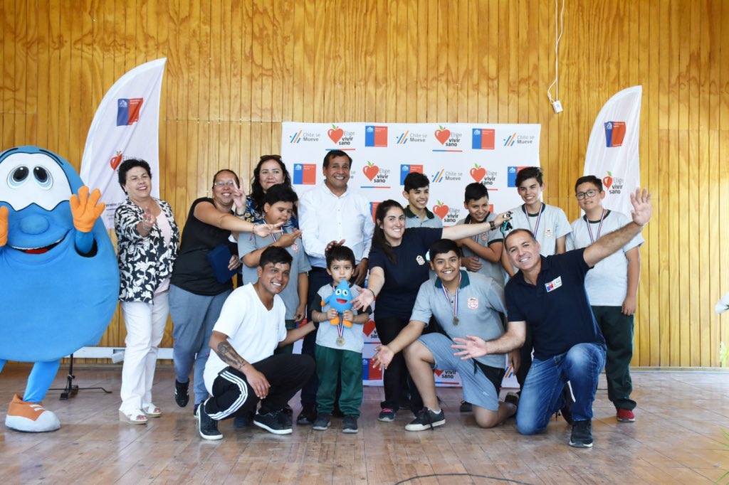 JoseGuerrero_sg's tweet photo. Junto a nuestros estudiantes de Escuela Estacion #Baquedano, Seremi de Deporte y autoridades de IND en 6ta feria de actividad física donde se firmo convenio “Escuela Activa”. Además de entregar un reconocimiento a nuestros alumnos destacados en distintas disciplinas de deporte. https://t.co/AHaxgk0Kqp