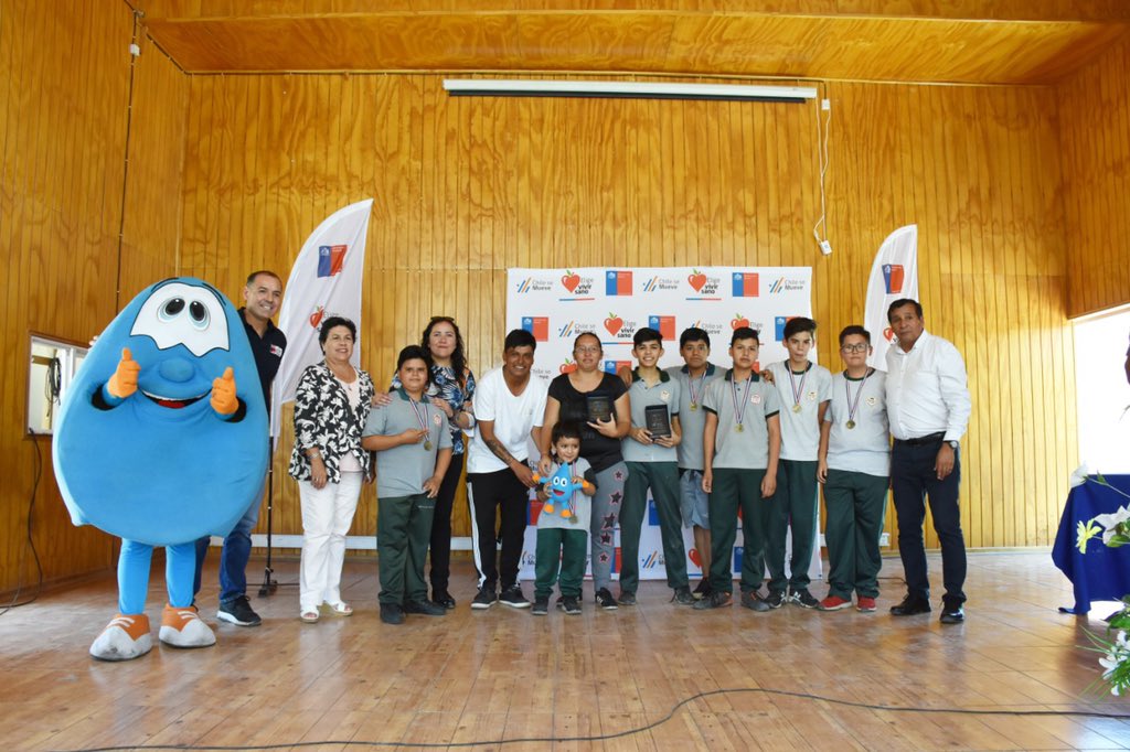 JoseGuerrero_sg's tweet photo. Junto a nuestros estudiantes de Escuela Estacion #Baquedano, Seremi de Deporte y autoridades de IND en 6ta feria de actividad física donde se firmo convenio “Escuela Activa”. Además de entregar un reconocimiento a nuestros alumnos destacados en distintas disciplinas de deporte. https://t.co/AHaxgk0Kqp