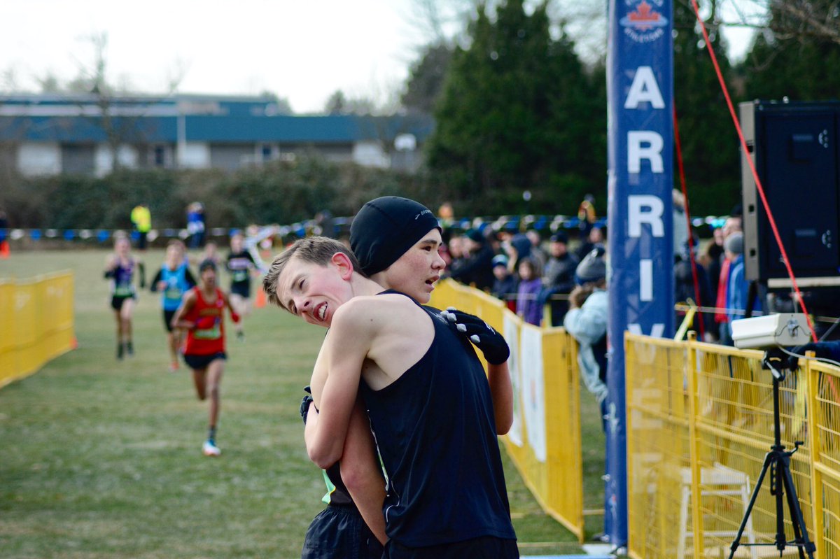 AthleticsCanada's tweet photo. Everybody deserves a hug on Mondays! 
#ACXC2019 #ACXC https://t.co/769x5AXiyH