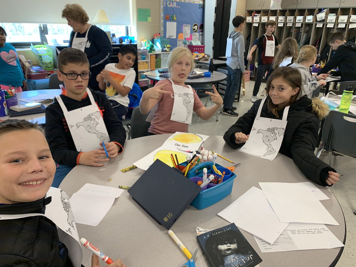 MrsReidBEU's tweet photo. Modeling Earth’s spin on its axis. 🌎 #cpsscience101 @BeulahRalphElem https://t.co/AC6YHEZqmL