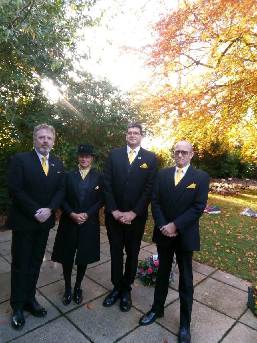 Here's another photo of some of our wonderful #FuneralDirectors. We are so proud of our Team here at Jackson Family Funeral Directors. 🌻🌻🌻

jacksonfamilyfunerals.com

#Worcestershirehour