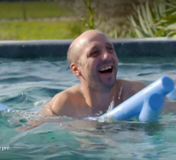 Pierre Remy A Twitteren Qui Est Cet Enfant Dans La Piscine Il A Une Tete De Bebe Comme Dans La Pub Evian Avec Ls Bebes Adp19 Pierre Remy A Twitteren Qui Est Cet Enfant Dans La Piscine Il A Une Tete De Bebe Comme Dans La Pub Evian Avec Ls Bebes Adp19