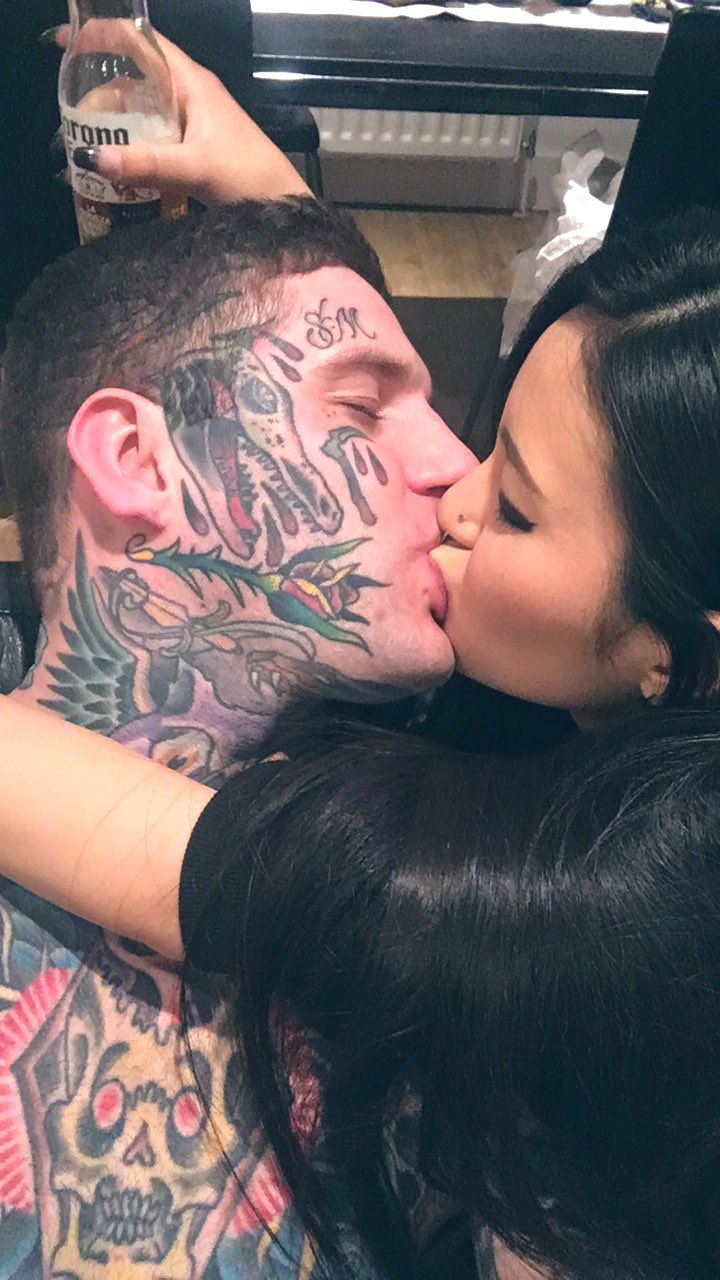 EVERGREEN🌲 on X: I have @Raelilblack stuck to my face 😏  t.coNewoITwF0V  X