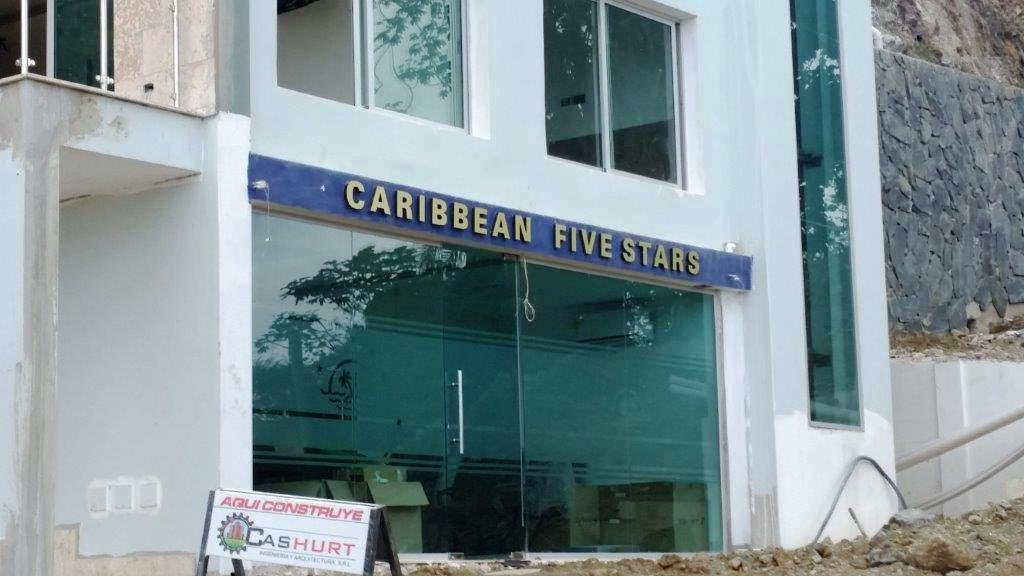 CARIBBEAN FIVE STARS - En la Bahía de Cofresi (frente a Ocean World) - Directamente al lado del mar - Vista fantástica - Terraza privada con jacuzzi - Ascensor privado -
CONSTRUIMOS 130 APARTAMENTOS DE LUJO 
Armando Rodríguez del Valle +1 (809) 419-6655,
caribbean-five-stars.com