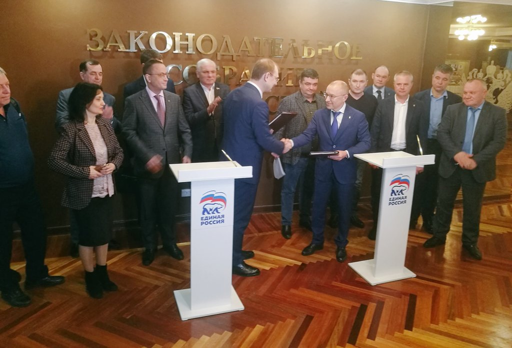 Меморандум между Правительством Ульяновской области и фракцией «Единая Россия» в Законодательном Собрании области подписано. Более 2 млрд. рублей будут направлены на решение вопросов жителей нашего региона