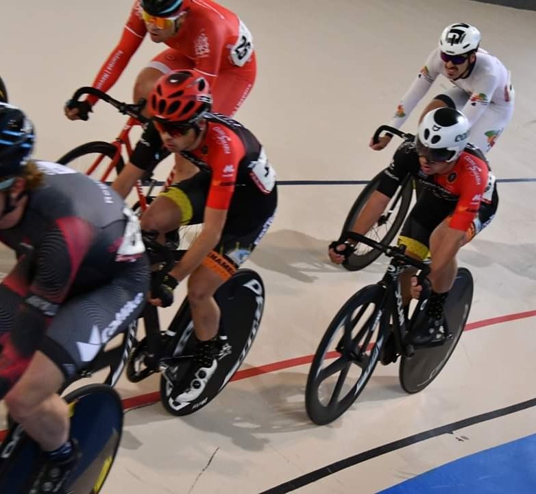 CCLaPalmaCT's tweet photo. Excelente participación y de mucho nivel en la primera cita de #CopaEspañaPista20 disputada este pasado fin de semana en el Velódromo de Dos Hermanas.

Estuvieron en liza @jmgarcia_so @28Carlesss @CristianToro_99 @jonathantoro01 @pichiigarciaa y @PedroIzquierdoC. 

📸 J.Sevilla https://t.co/dm06nmvadg