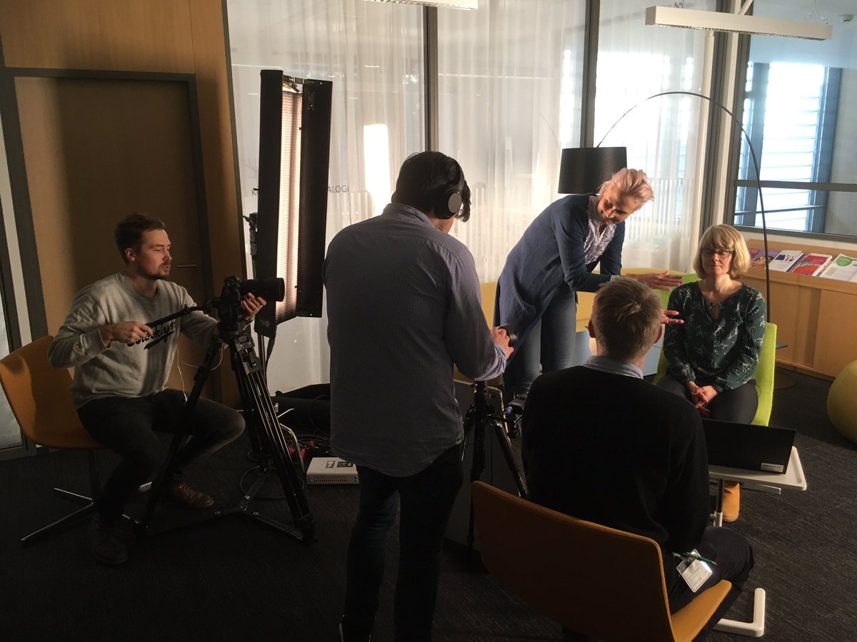 kati_pitkanen's tweet photo. Välillä tutkijana joutuu kameraryhmän kynsiin! #monisote -hankkeen tulosten filmatisointi käynnissä #researcheratwork @AnnaStrandell @parhialakimmo #AnttiRehunen https://t.co/qOXEYG72T4