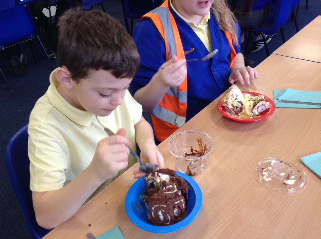 lowerkersal's tweet photo. Year 6D evaluating their DT creation! #greatfun #food #bestlessonEVER https://t.co/1FsbLnrYk6