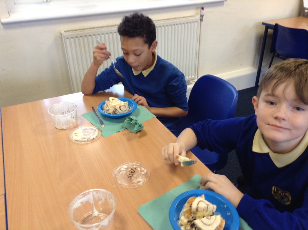 lowerkersal's tweet photo. Year 6D evaluating their DT creation! #greatfun #food #bestlessonEVER https://t.co/1FsbLnrYk6