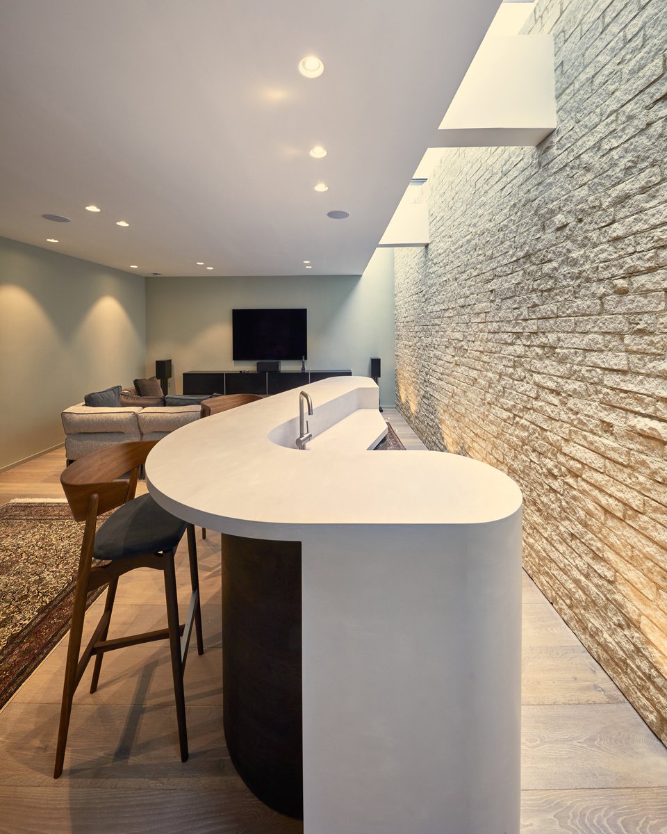 The Bluff.
A new country house by AJA.
#modernhouse #moderncountryhouse #cotswolds #homedesign #architecture #architect #cotswoldstone  #sustainablearchitecture #ecobuild #design #build #home #texture #archidaily #ighome #form #bar #light #shadow #interiordesign #interiors