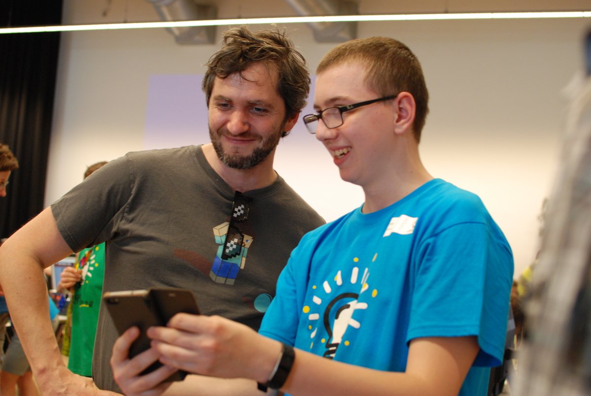 CoderDojoBe's tweet image. 5jaar geleden bezocht Bryan voor het eerst een CoderDojo. Het klikte meteen! Nu 5 jaar later heeft Bryan zijn eigen dojo in zijn dorp en is hij bezig met een graduaatsopleiding informatica aan de @odiseehogeschool. Succes Bryan, je bent een kanjer! #CodingisCool #CoderDojostories