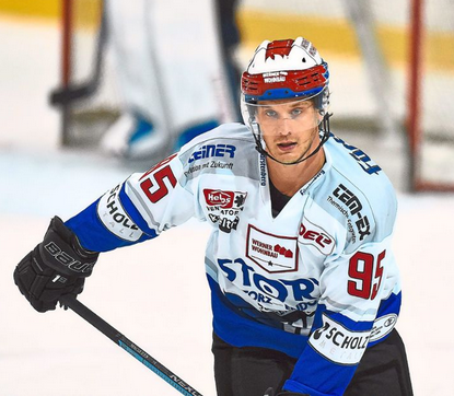 IEC_Roosters's tweet photo. Die #Roosters verpflichten Jamie MacQueen...!!! 🥅🏒🐓💙 @Queener17 https://t.co/627AHi8RvQ