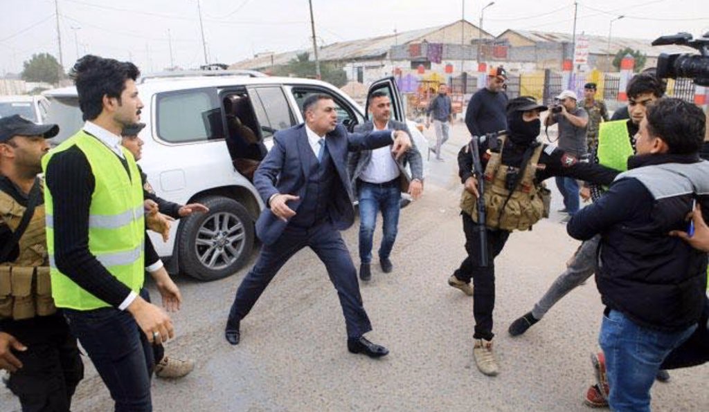 ralkhfajy1's tweet photo. من ضمن مطالب الثورة
أن يكون رئيس الوزراء الجديد 
لم يكن وزيراً سابقا او محافظاً او بدرجة وزير

الطبقة الحاكمة نعرفكم اغبياء، بس لا تستغبون اكثر من اللازم وتجيبون أسعد العيداني

#العراق_ينتفض https://t.co/EaiwRRcErq