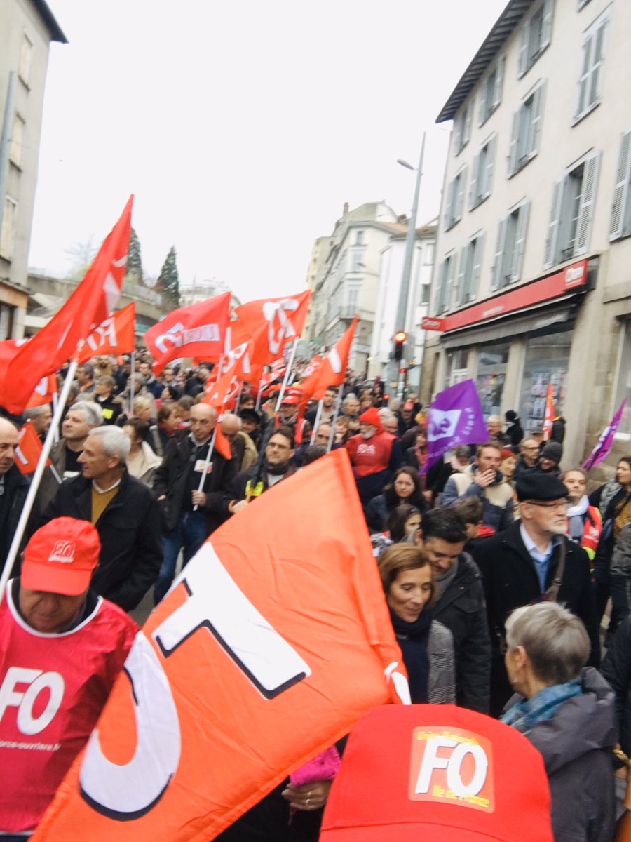 87Interim's tweet image. En pleine manifestation