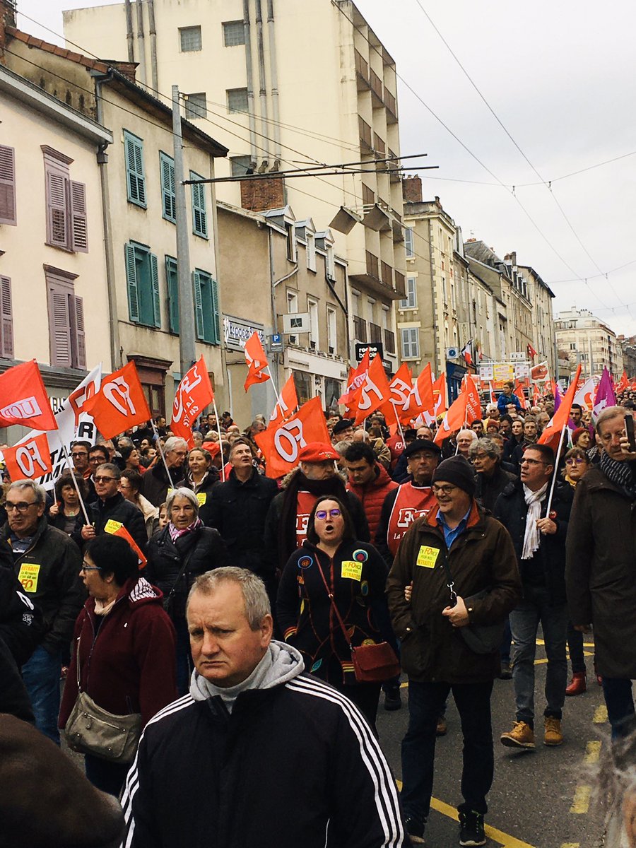 87Interim's tweet image. En pleine manifestation