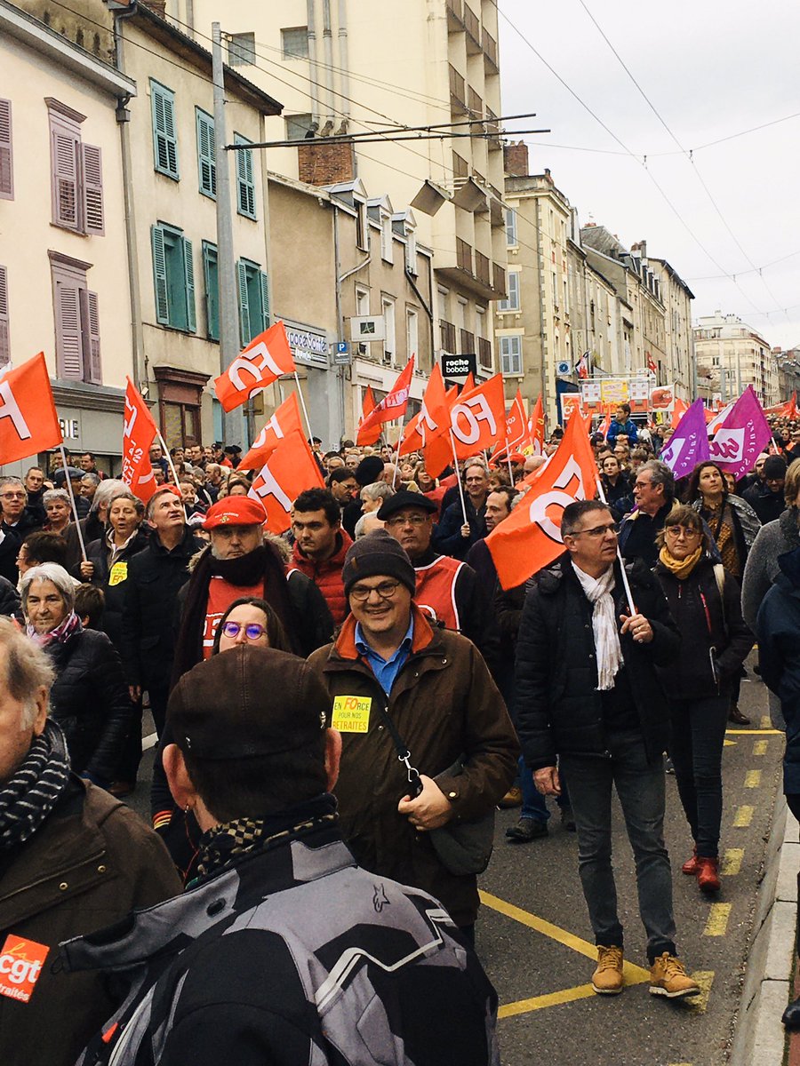 87Interim's tweet image. En pleine manifestation