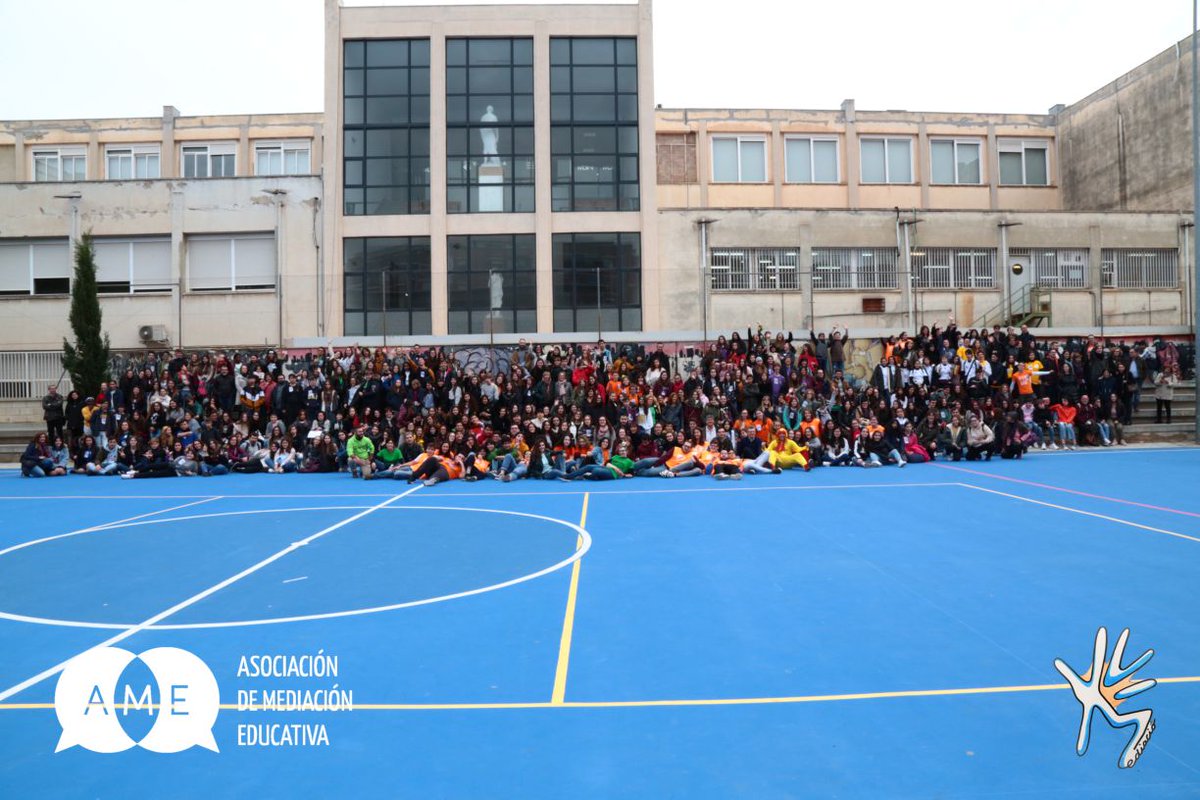 Más de 400 alumnos y un total de 58 centros escolares quedan inmortalizados en esta foto de grupo! #mediacioneducativa #mediacionvalencia #alumnadomediador #AME #16Emediacion