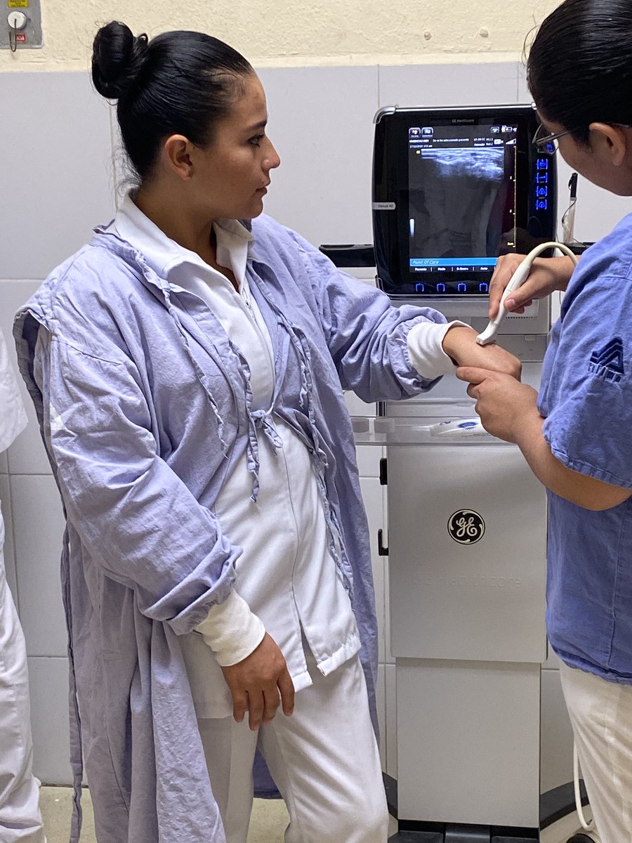 Allá en tu hospital pobre... una noche cualquiera de guardia
<a href="/Dr_Dive/">Dive Bañuelos 🇲🇽</a>, <a href="/alemoyaal/">Alejandro Moya</a> , <a href="/relucho/">Luis Vargas MD. MEdu.</a> <a href="/AleBaezMD/">Dr Amado Alejandro Báez MD, MPH, PhD</a>, <a href="/dreder_zamarron/">Eder Zamarrón</a>