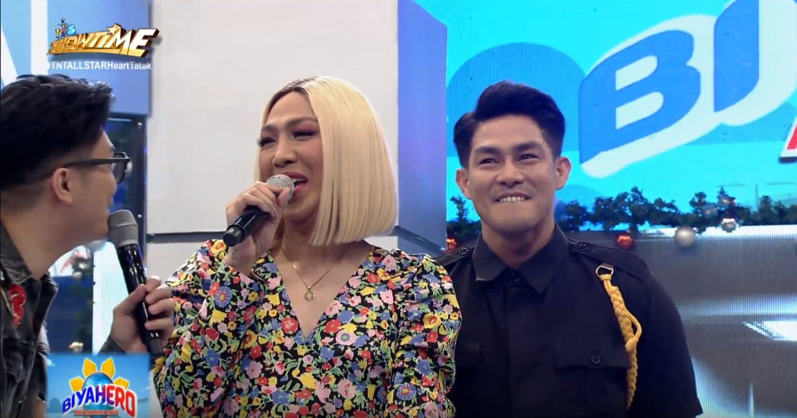 ViFeelings's tweet photo. ayan na naman ang pagpipigil ni hayon AHHAHAHAH https://t.co/lVC8EIjBJU