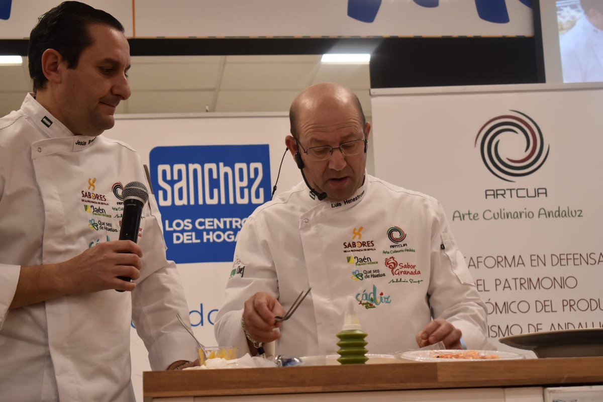 artcuandalucia's tweet photo. Cena navideña #centrohogarsanchez https://t.co/DfqWQHxI8v