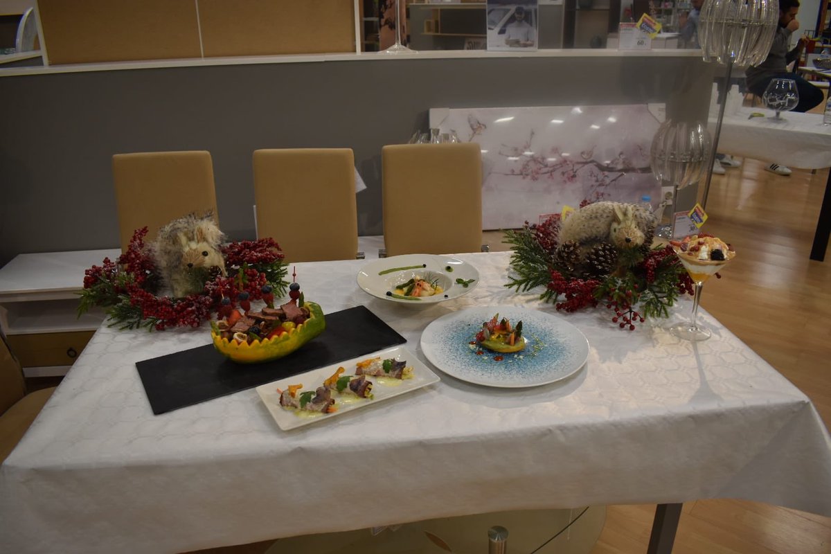 artcuandalucia's tweet photo. Cena navideña #centrohogarsanchez https://t.co/wcMwGzDTVb