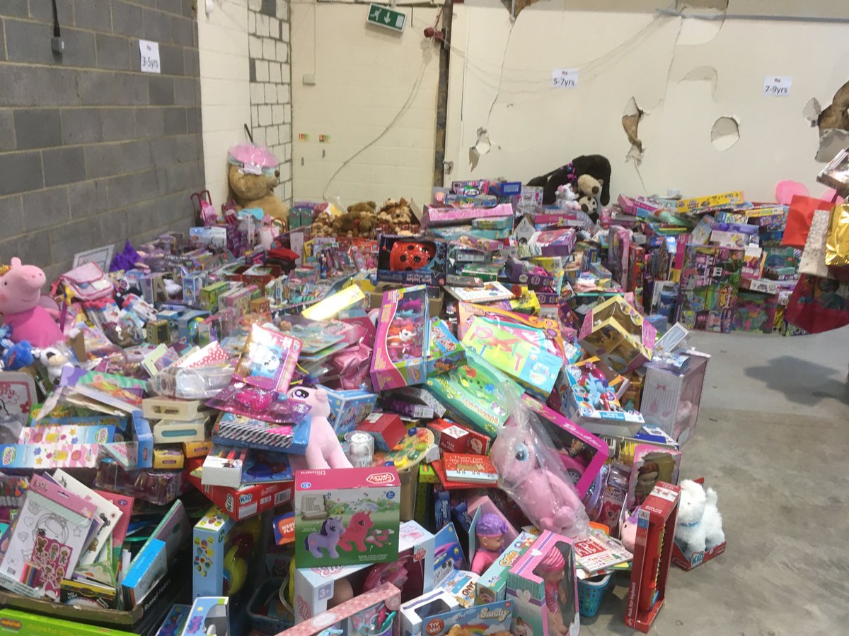 NorthumbrianH2O's tweet photo. Some of our people swapped one #GreatPlaceToWork for another yesterday.
Following Sunday's #Laffs4Kids shows, they went to the @CashforKidsNE #MissionChristmas warehouse to sort some of the 14,463 presents for delivery.

@metroradiouk @jasonmarkcook https://t.co/UBN1LbfEOi