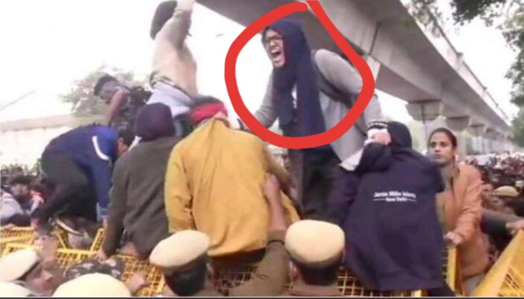 JainCLRanka's tweet image. याकूब की आयशा,जेहादी लदीदा:
 जामिया की स्क्रिप्ट पहले से तैयार :
साथ मे यह भी 👇 
#JamiaMilliaUniversity #SupportCAB 
@SFainclub @ArunRajanBajpai @AjaySengar_ @tiwari_ashish1 @shuklapinku @CantstopulovinM @ibhagwa_n @sir_jenishpatel @jeetensingh @ppagarwal @JibananandaRout