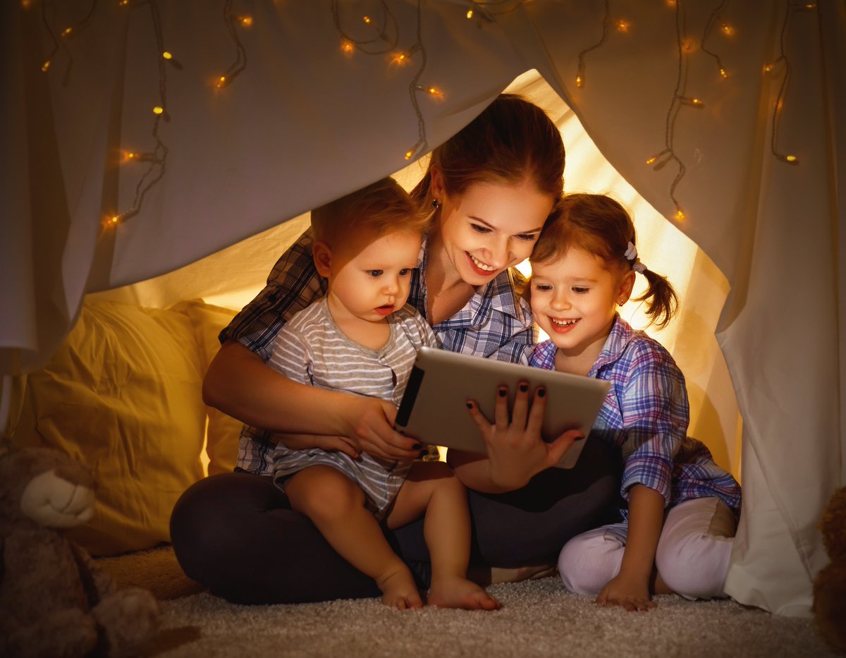 TPesafety's tweet photo. I have written a blog post for @wakeymumbler called 'The 12 Tech Tips For Parents This Christmas'. If you are a school, LA or charity, please share to help #parents with #onlinesafety this #Christmas2019 #Wakefield #Yorkshireis  https://t.co/DQdDSdvjKg https://t.co/Fa5eDREWVe