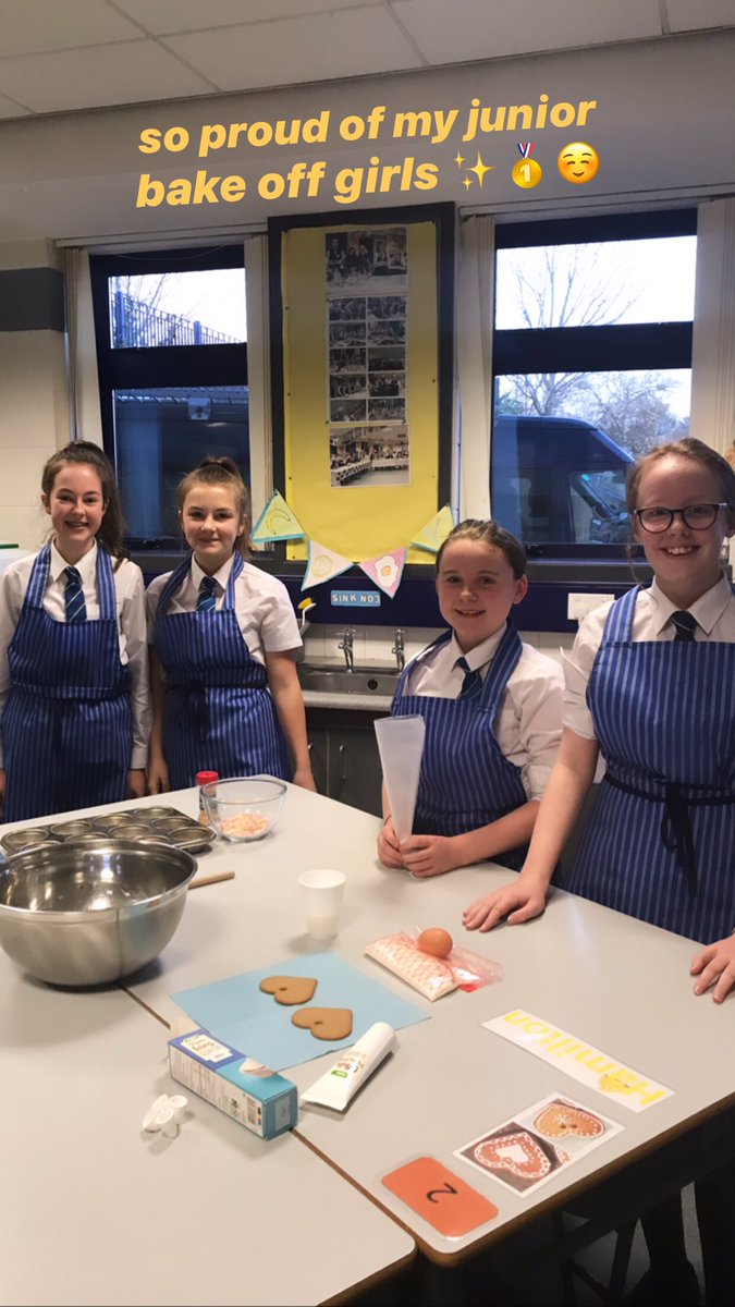 Junior bake off ✨✨ Super proud of these 4 girls and how the cookies and buns had turned out , amazing team work and some very talented bakers doing the job!!!✨✨
