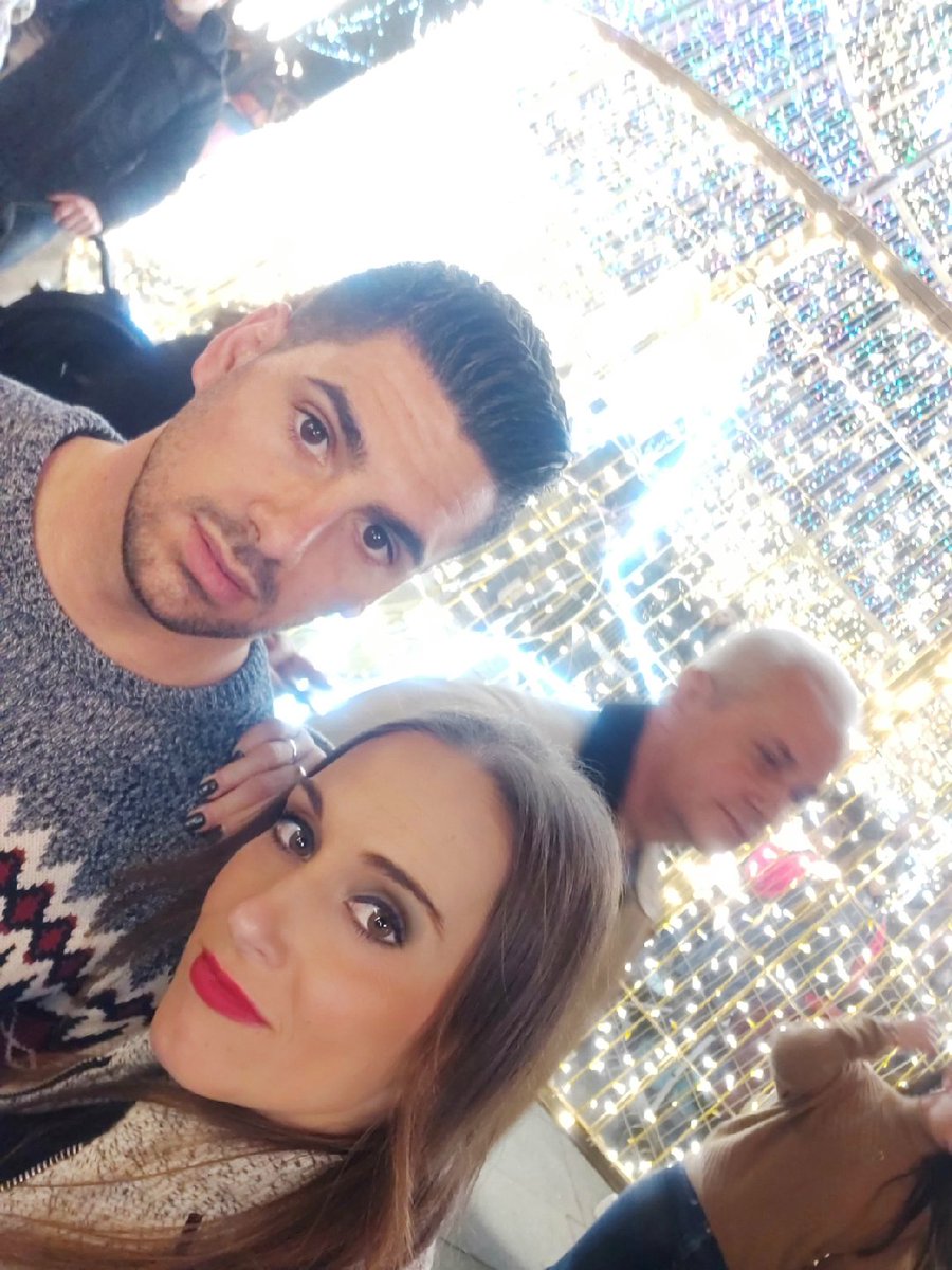 JodarOlga's tweet photo. Con mi niño #llególanavidad #tardesdepaseo #tq🍎 https://t.co/MJmGB463Hk
