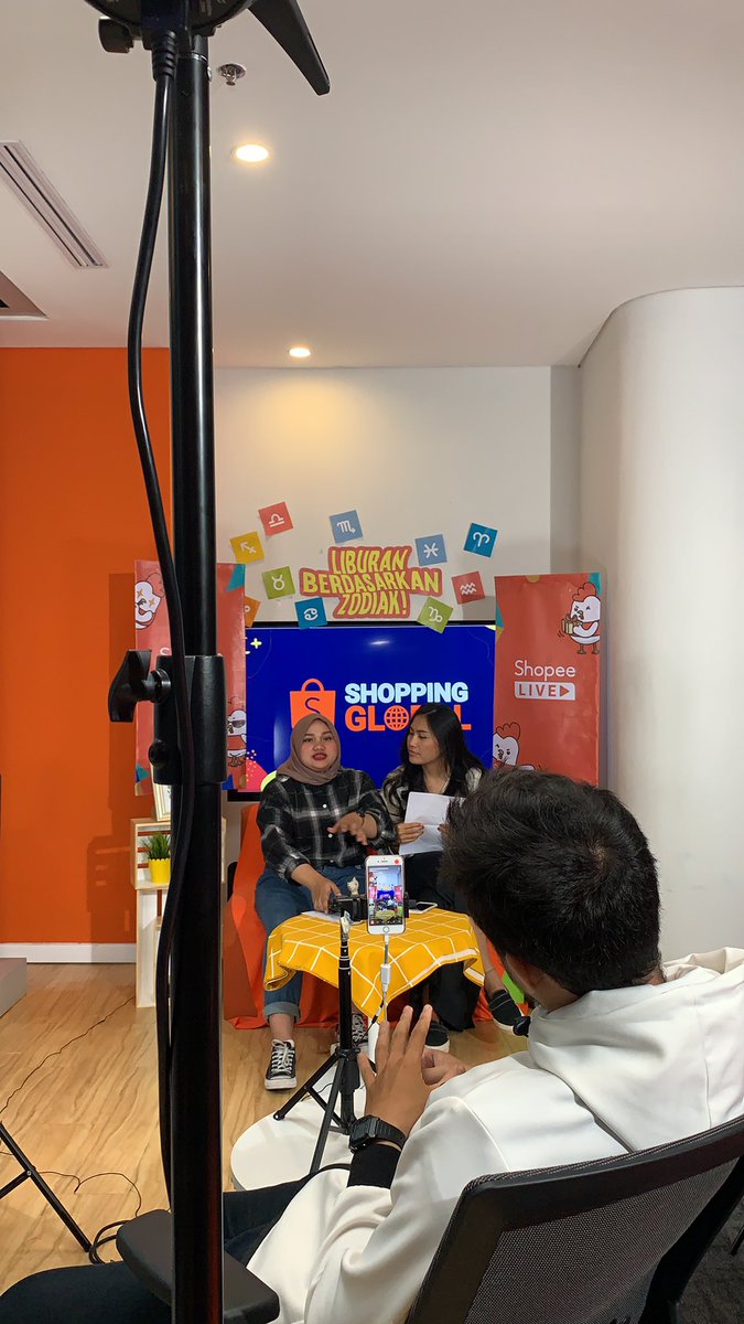 GOJELEK's tweet image. Behind the scene #lifeatshopee