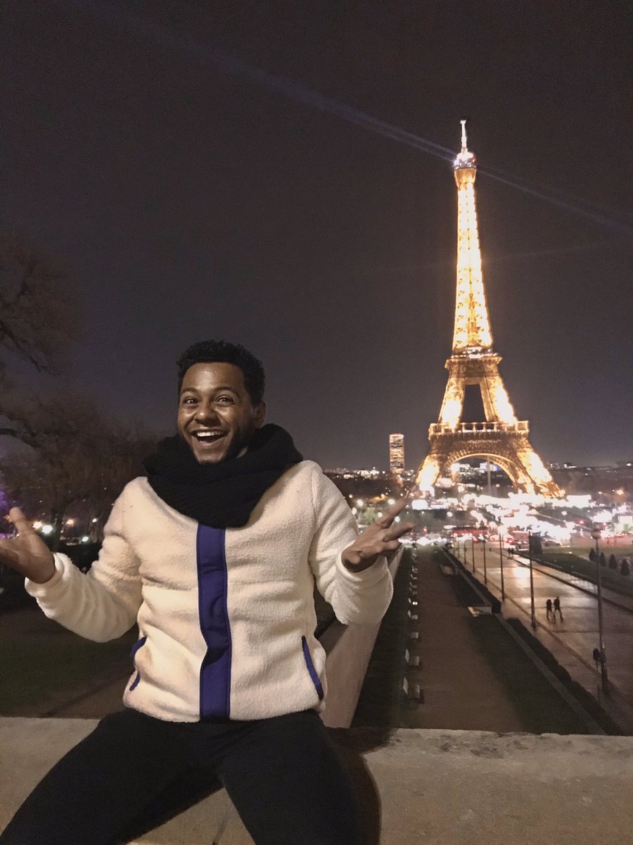 edgle_lima's tweet photo. Gentiii, olha eu em Paris 😜😍😂🇫🇷. #paris #2019 #preto #trajeto https://t.co/ZXZRz8gQEB