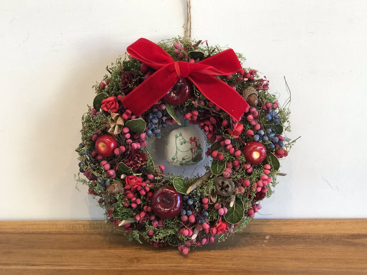 Peikko Web 実店舗 公式 Peikkoアンテナショップです いよいよ来週はクリスマス クリスマスリース 19 Peikkoオリジナル でムーミンたちと素敵なクリスマスを過ごしませんか ドアの外側にかける以外に 棚に立てかけたり 玄関に