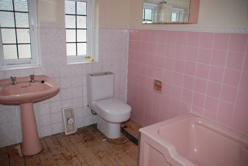 Simple and Sleek Symphony Fitted Furniture with Bespoke Granite Tops Before &amp; After

thebathroomsanctuary.co.uk/before-after/s…

#renovation #bathrooms #shower #relaxation
