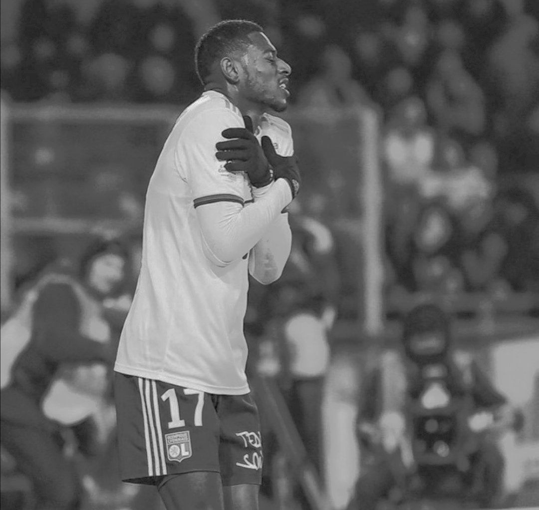 VagueJ's tweet photo. T'as attrapé froid @jreineadelaide? https://t.co/zuVgJL7QJe