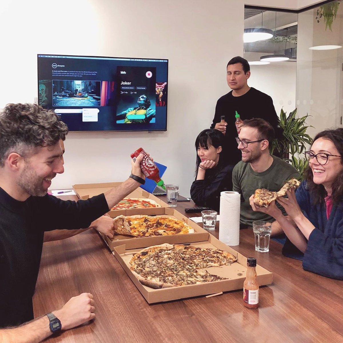 Every Thursday we gather for our weekly team meeting, WTF. We discuss what the f...lip happened this week: what went well, what didn't, what we'll do differently next week. Like most good meetings there is always food, typically pizza.🍕

#designagency #team #pizza #uxagency