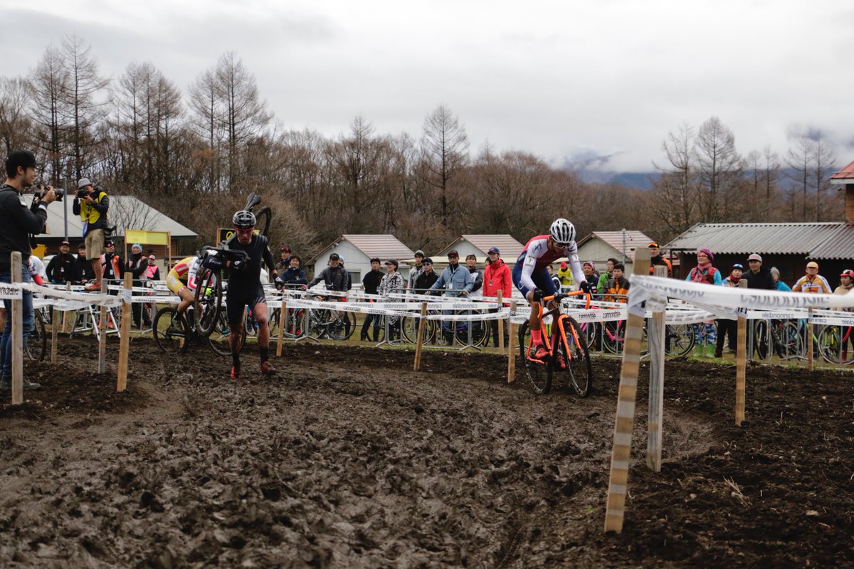 Rapha Supercross 🤟Yu Takenouchi riding the fast line #ChallengeTires