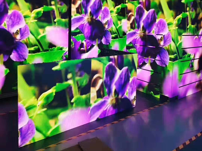 EsdlumenLED's tweet image. #LEDDisplay #ShelfScreen
These screens are specially customized for our client! With the gaps between the screen, this kind of screen can embed the shelves in it. Different from other shelf screens, it can easily integrate the products into the display contents of the screen.